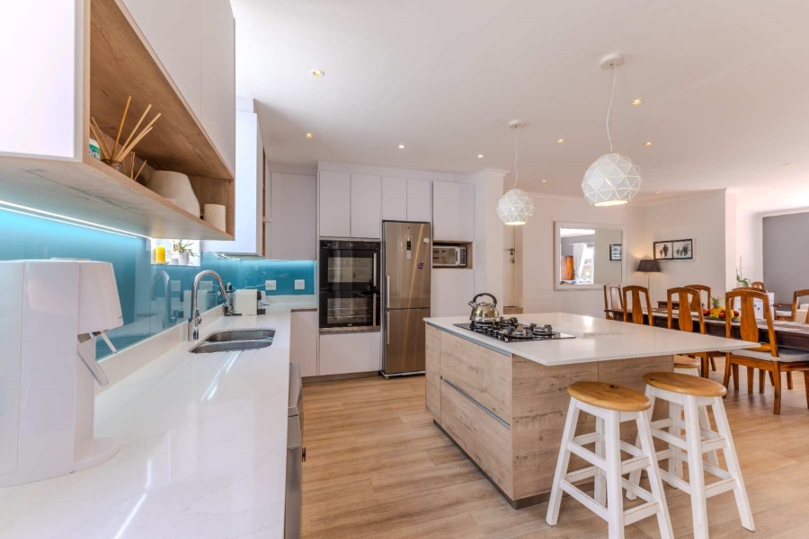 To Let 4 Bedroom Property for Rent in Fresnaye Western Cape